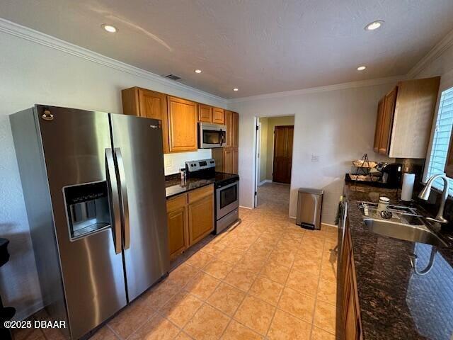 Building Photo - 1146 Riverside Dr