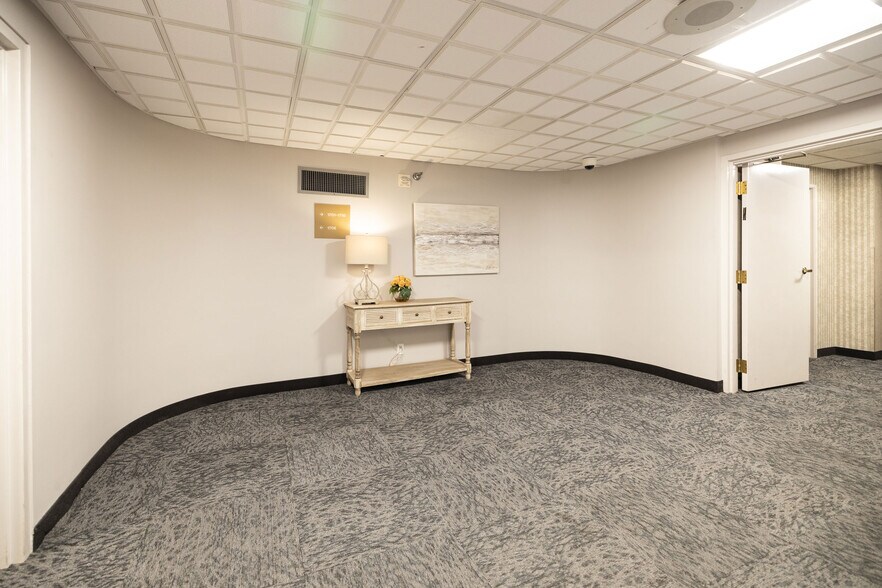 Building Photo - 291 7th St W