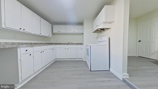 Building Photo - 548 S Loudoun St