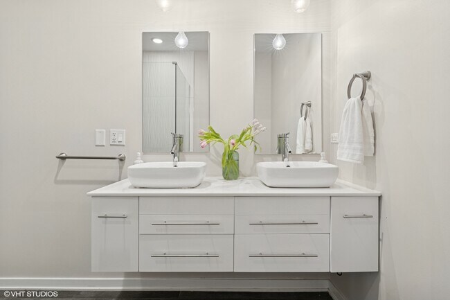 Building Photo - 3331 W Crystal St