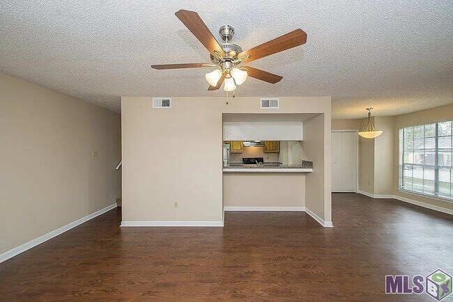 Building Photo - 10213 Ballina Ave