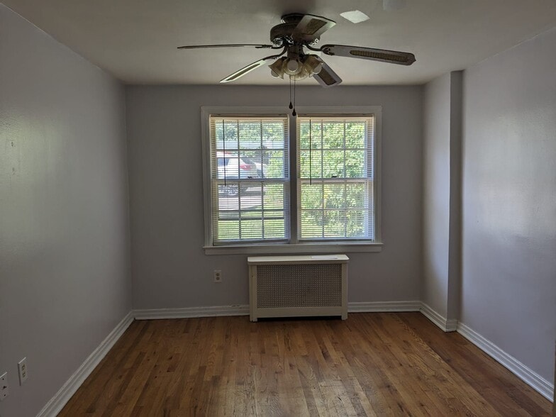 Building Photo - 13 Clarmore Dr