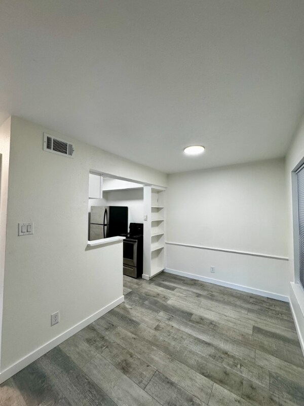 Building Photo - 170 De Chantle Rd