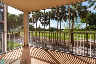 Building Photo - 250 Jacaranda Dr