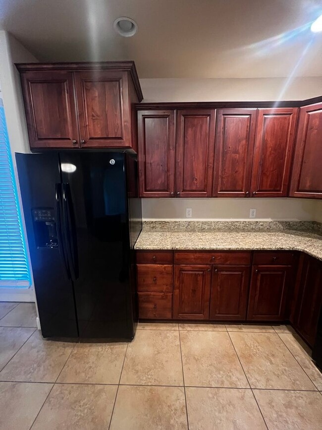 Building Photo - Desirable Black Rock Condo - Quite/Peaceful