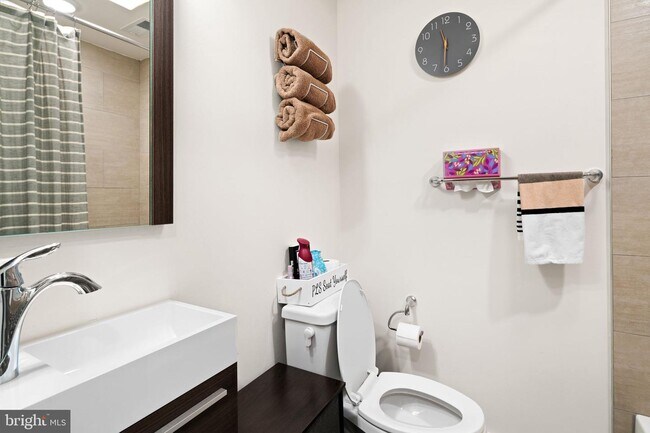 Building Photo - 1638 N 5th St