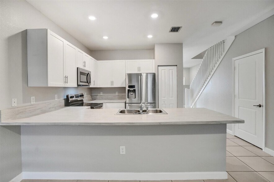 Building Photo - 389 NE 208th Ter