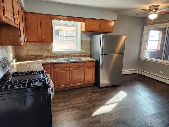 Building Photo - 1018 S 11th Ave