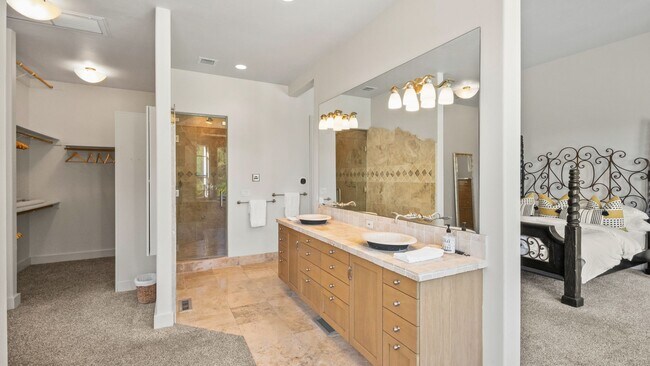Building Photo - Hilltop Estate in Green Valley-Fully Furni...