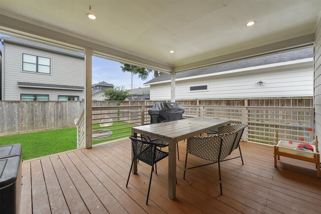 Building Photo - 2708 Kennedy St