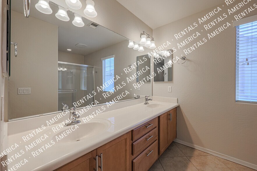 Building Photo - 2205 W Le Marche Ave