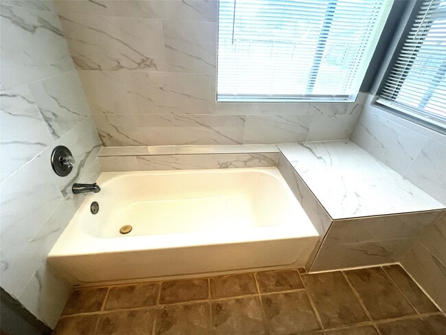 Building Photo - 339 El Toro Ln