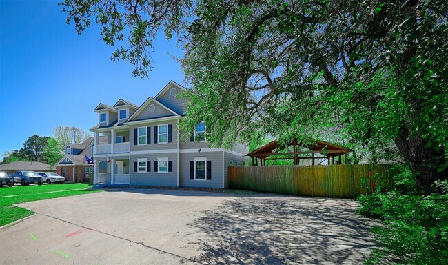 Building Photo - 1122 Detroit St