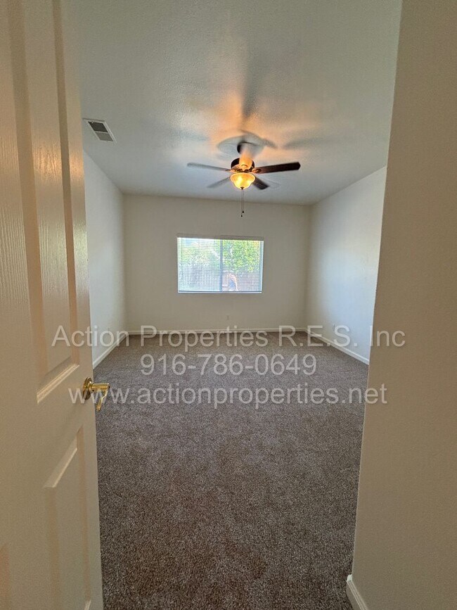 Building Photo - Action Properties Offering Immaculate Highland Reserve 4 Bedroom 2 Bath, 1581 sqft, New Paint and...