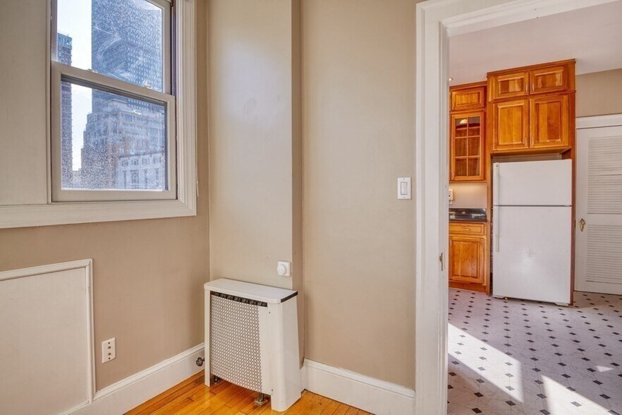 Primary Photo - 229 Newbury St