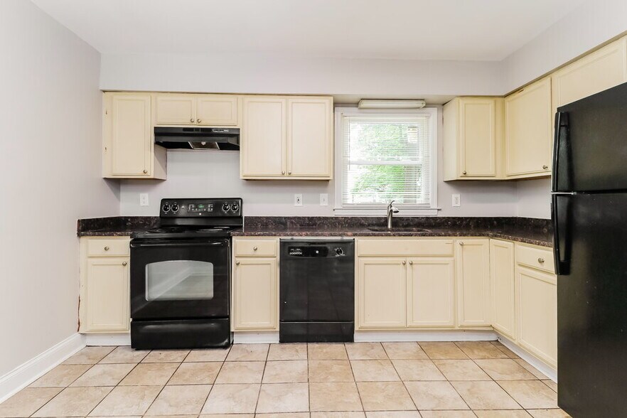 Building Photo - 323 Huntsmoor Dr