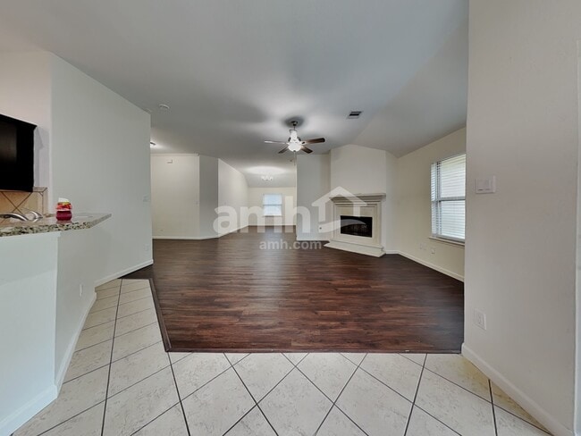 Building Photo - 232 Country Crossing Cir