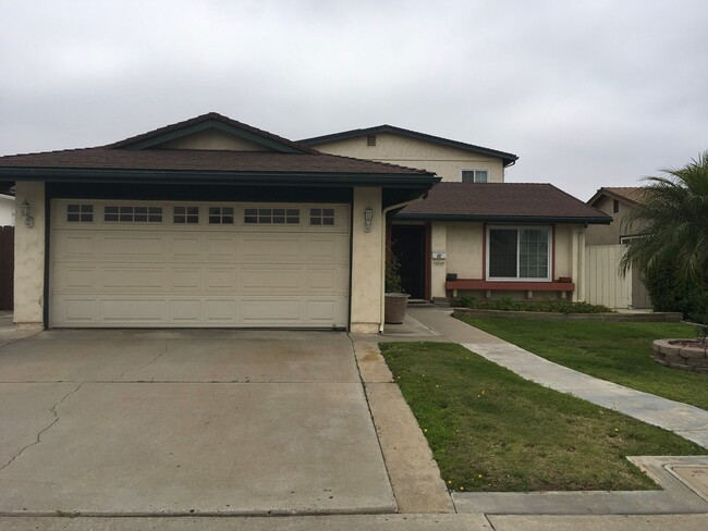 Building Photo - Beautiful 1 bedroom 1 bathroom upstairs ap...