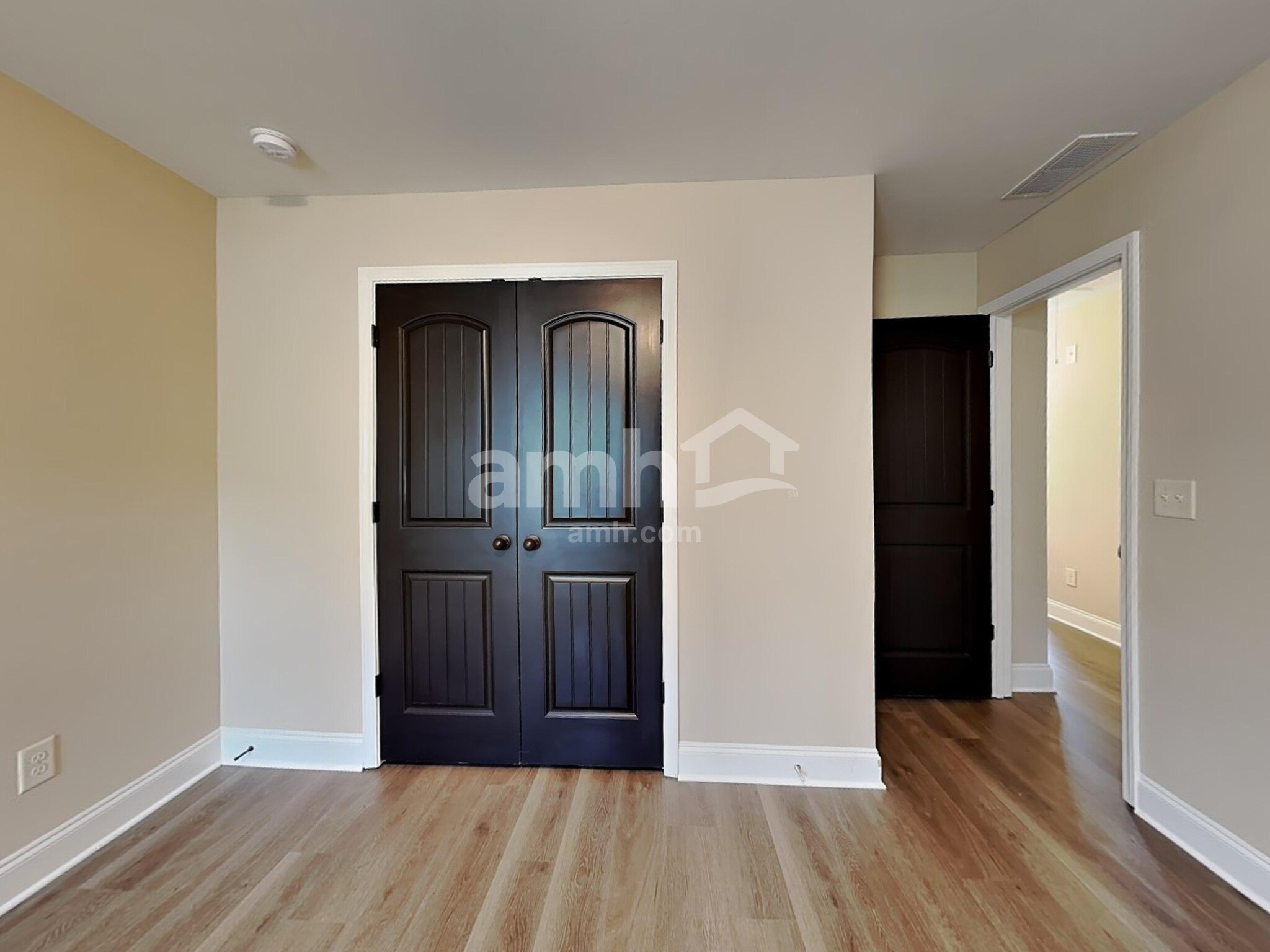 Building Photo - 554 Strawberry Walk