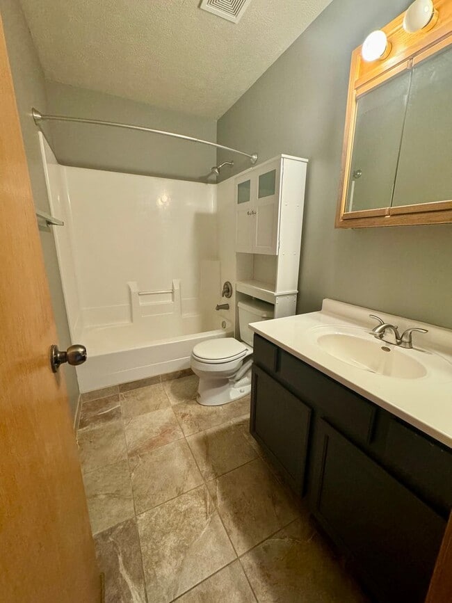Building Photo - 3 bed 2 bath ZERO entry townhouse in Capitol Beach
