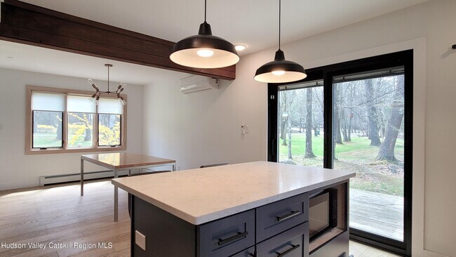 Building Photo - 90 Van Dale Rd