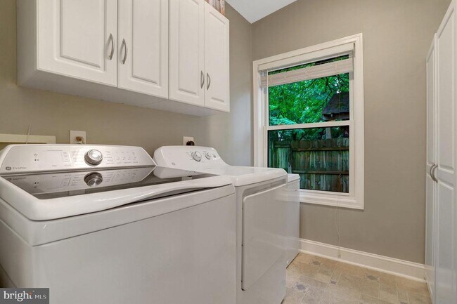 Building Photo - 6735 Williams Dr