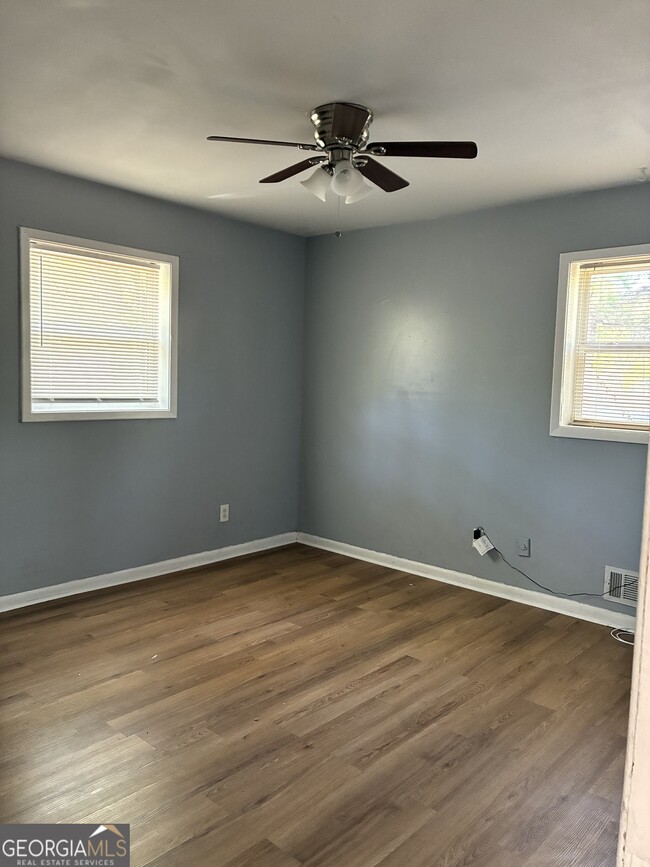 Building Photo - 240 Springside Dr SE