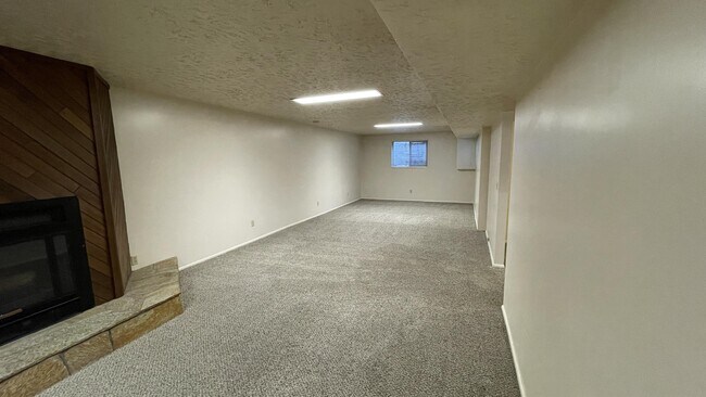 Building Photo - 4420 W Skye Dr