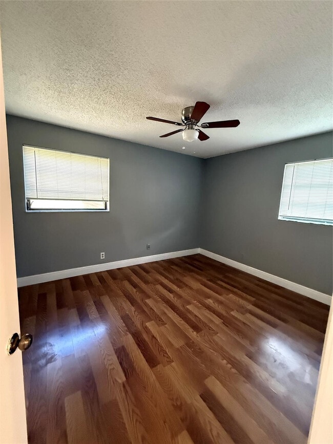 Building Photo - 2033 Coral Ridge Dr