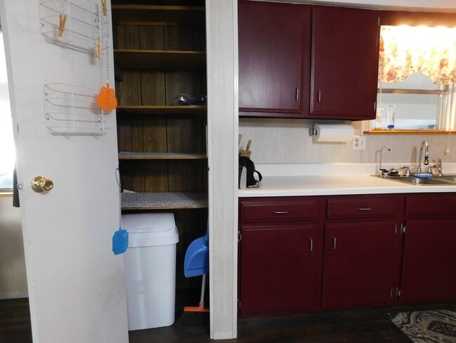 Building Photo - Unique Property