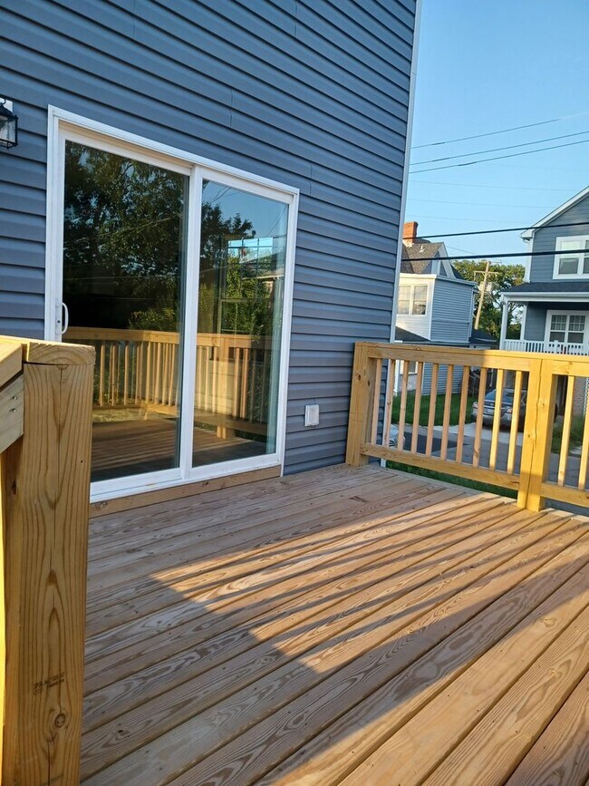 Building Photo - Newly Constructed 5 Bedroom Home in Hampton