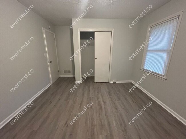 Building Photo - 2690 Lake Harbin Rd