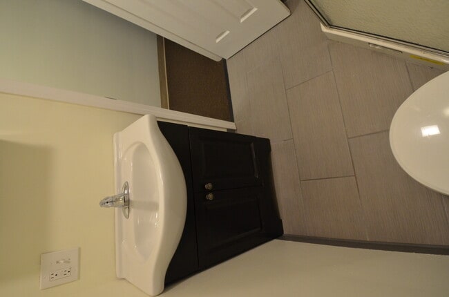 Building Photo - 1050 Hancock St