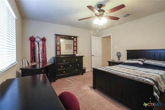 Building Photo - 802 Valentino Dr