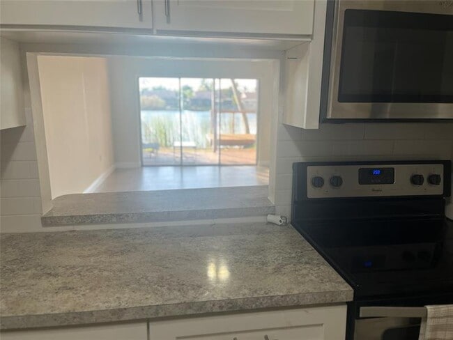 Building Photo - 5507 SW 24th Ave