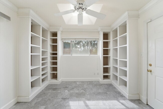 Building Photo - Welcome to this beautiful 5-bedroom, 3-bathroom home in Tempe Arizona!