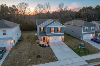 Building Photo - 124 Currant Cir