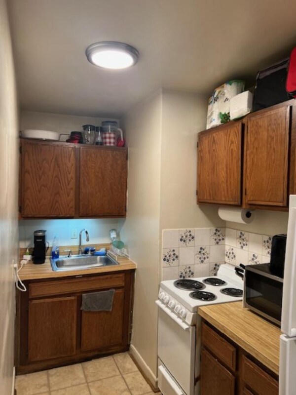 Building Photo - 426 6th St NE