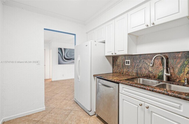 Building Photo - 2501 S Ocean Dr