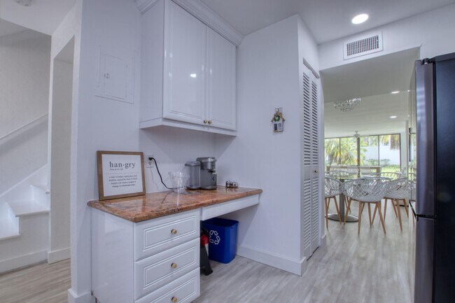 Building Photo - 4246 Deste Ct