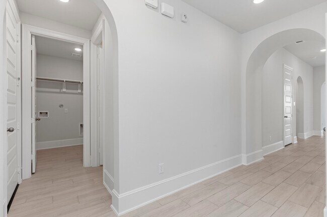 Building Photo - 7019 Winterberry Gln Ln