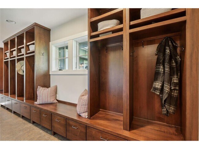 Building Photo - 4015 Wood End Dr