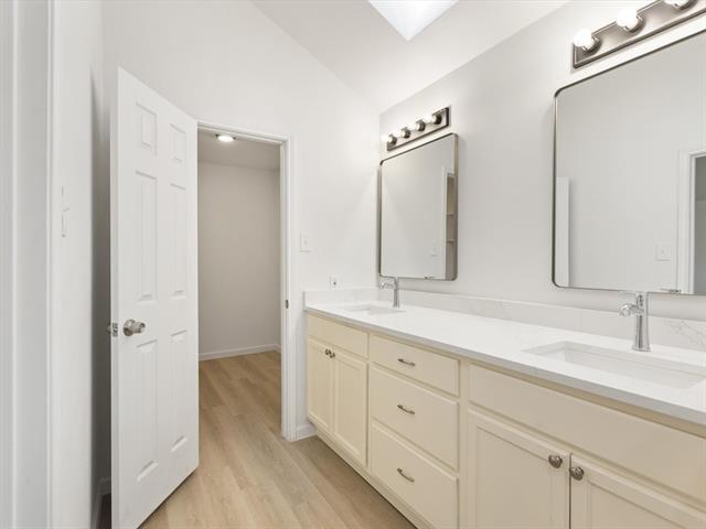 Building Photo - 612 De Soto Dr