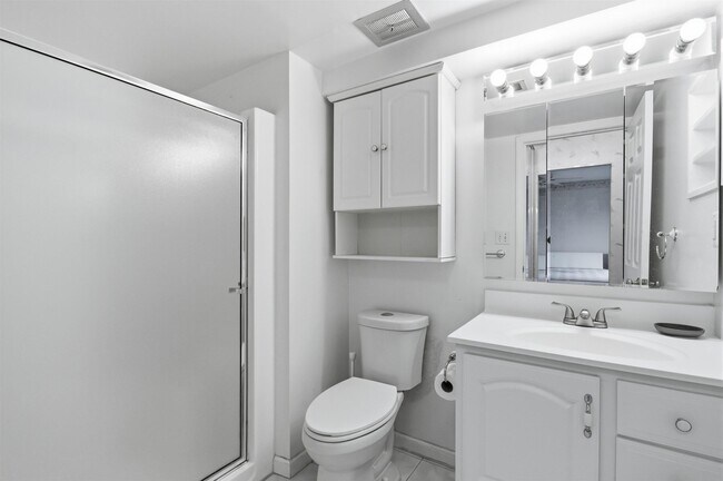 Building Photo - 1235 S Maple Rd