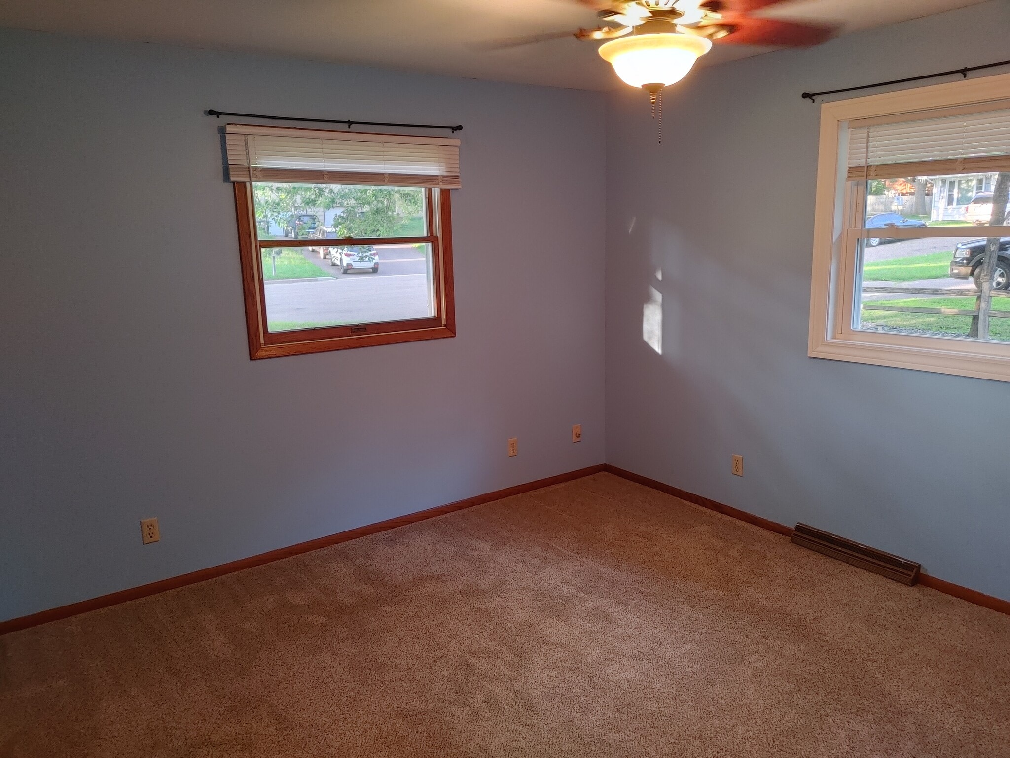 Building Photo - 1027 Sunset Ln