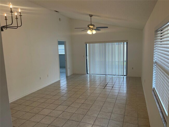 Building Photo - 4352 Sandhurst Dr