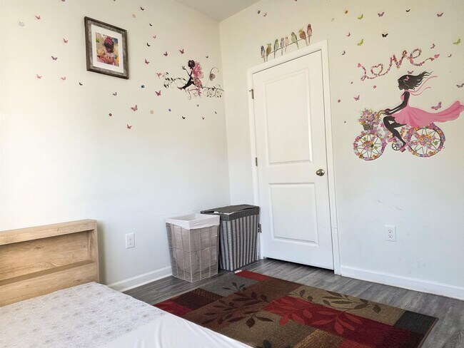 Building Photo - 212 Legends Dr