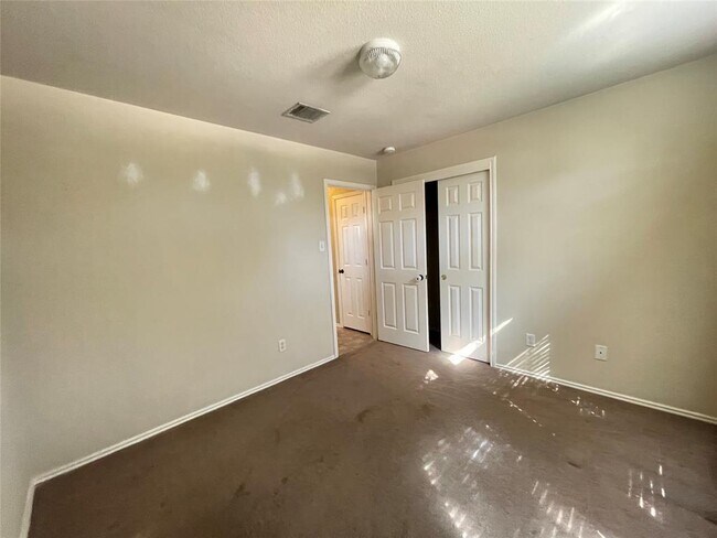 Building Photo - 3508 Blue Ridge Dr