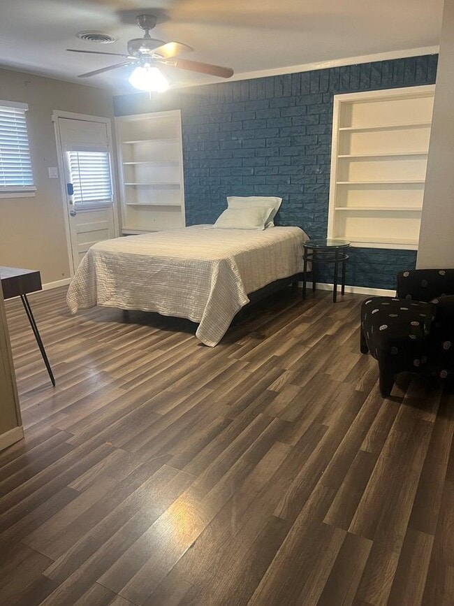 Building Photo - 1514 Parker Dr