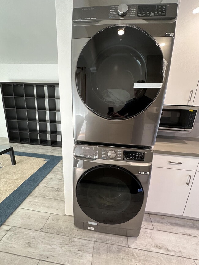 Building Photo - LIVE THE OCEAN BEACH LIFESTYLE!